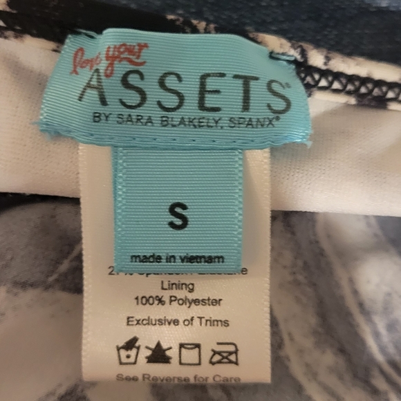 Love Your Assets womens swim top size small - Picture 5 of 6